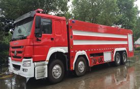 豪沃前四后八重型水罐消防車(chē)(25噸) 圖片